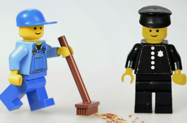 Lego Reinigungs- und Sicherheitspersonal (Bild: pixabay.com)
